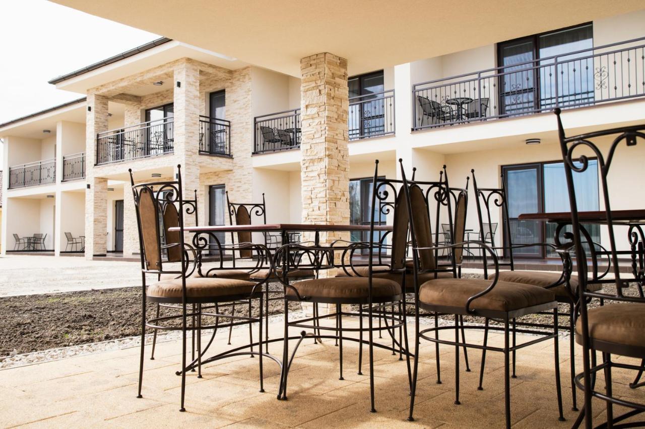 Jazmin Apartmany Velky Meder Exterior photo