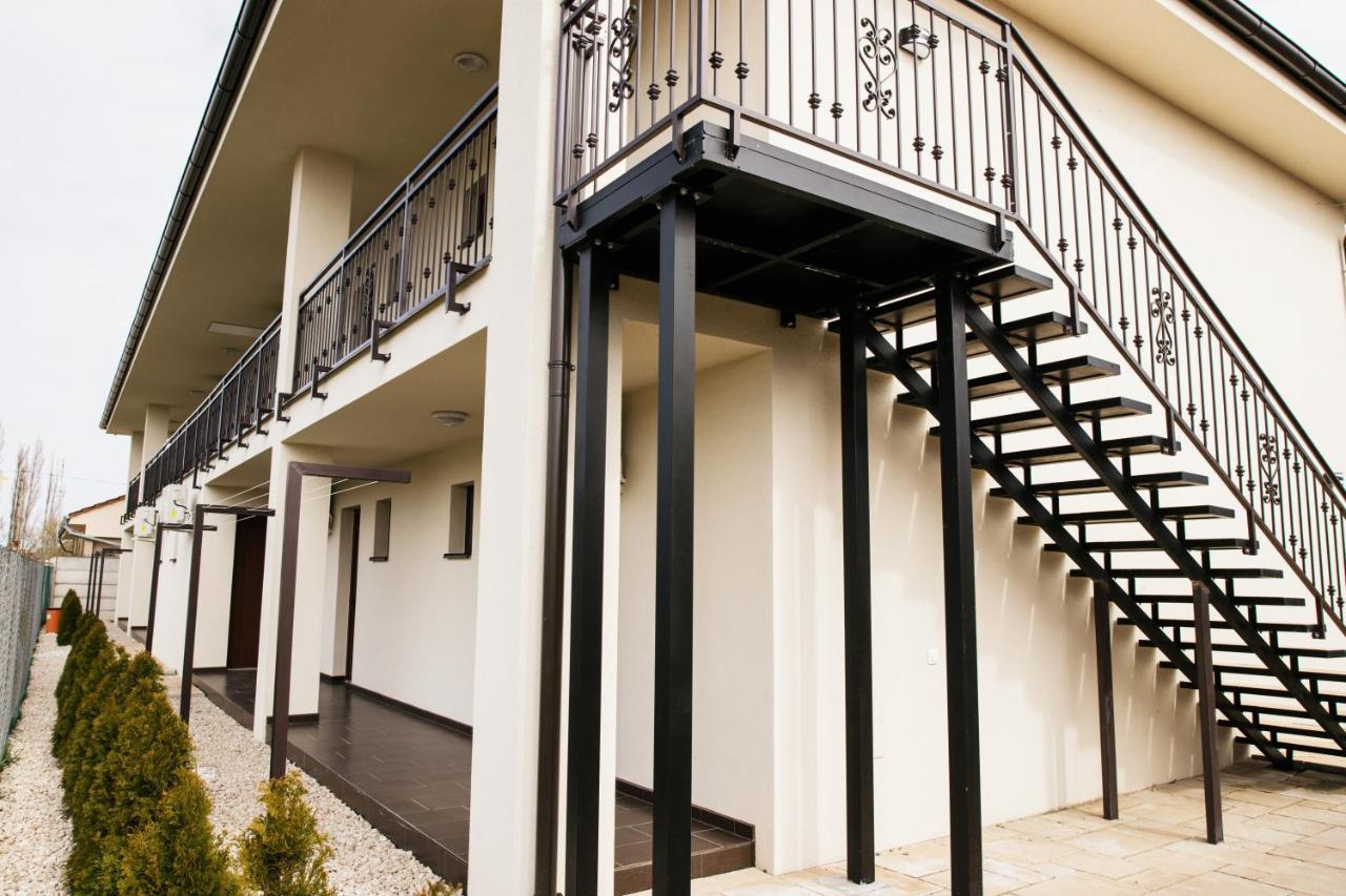 Jazmin Apartmany Velky Meder Exterior photo