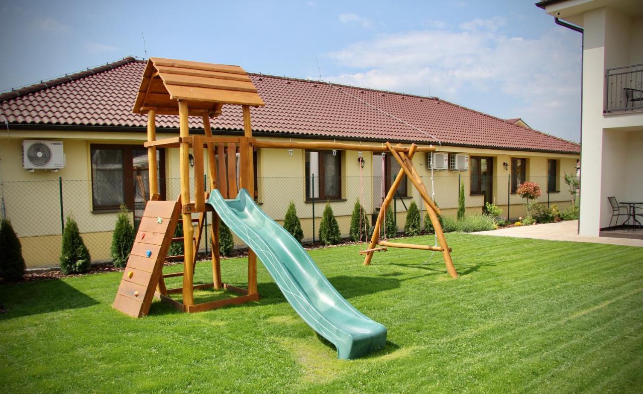 Jazmin Apartmany Velky Meder Exterior photo