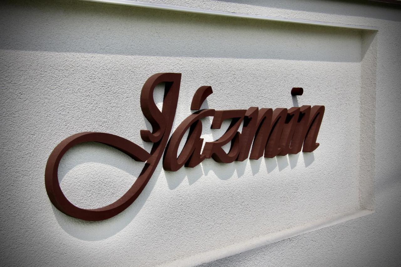 Jazmin Apartmany Velky Meder Exterior photo